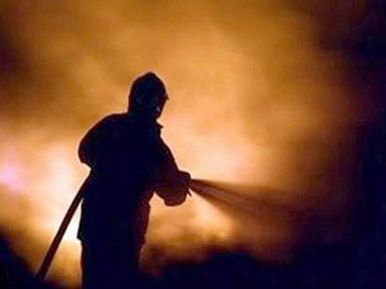 ΕΠΕΙΓΟΝ: Πυρκαγιά έξω από το Κρόκιο απειλεί αποθήκη καυσοξύλων