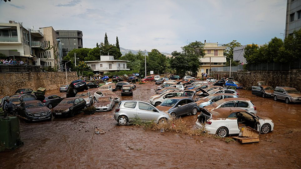 Πλημμύρισε το Μαρούσι – 200 αυτοκίνητα βούλιαξαν στις λάσπες