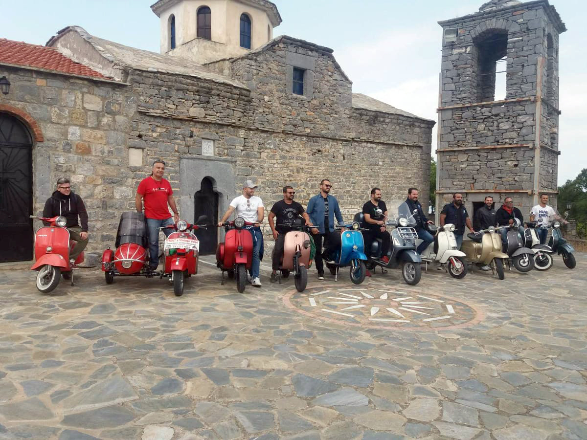 Vespa riders επέλεξαν τον Αλμυρό για την κυριακάτικη βόλτα τους