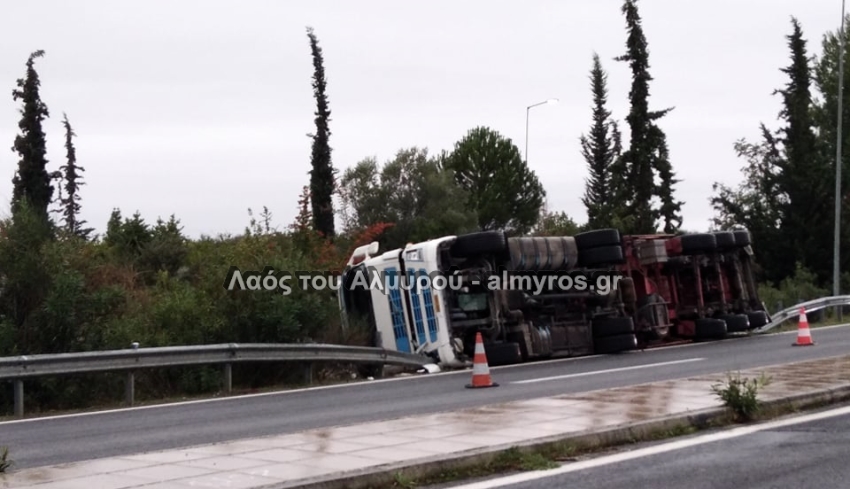 Εκτροπή νταλίκας στις Μικροθήβες