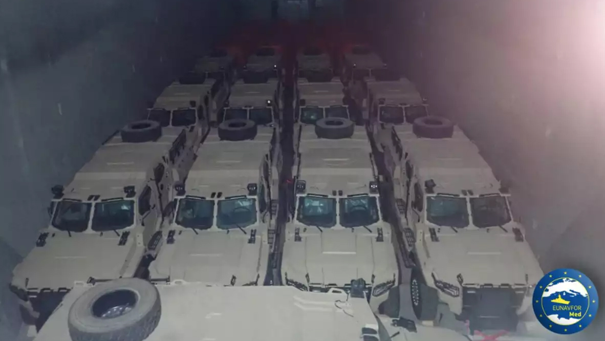 Στο Τσιγγέλι Αλμυρού το πλοίο με τεθωρακισμένα οχήματα για Λιβύη – Γιατί το μπλόκαραν