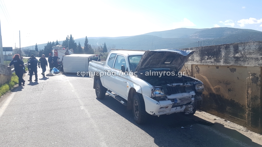 Μετωπική σύγκρουση οχημάτων με τρεις τραυματίες στη γέφυρα Πλατάνου
