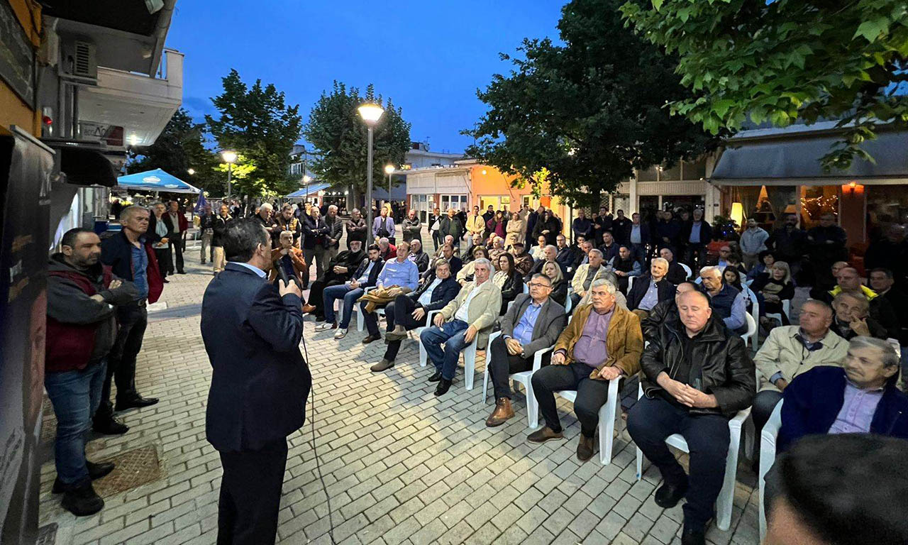 Ήταν όλοι εκεί, στην κεντρική συγκέντρωση του Χρήστου Μπουκώρου στο Βελεστίνο