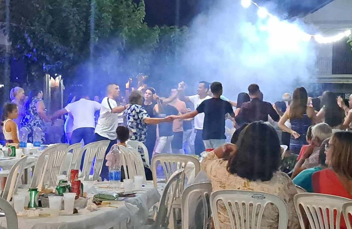 Πάνω από 500 άτομα έδωσαν το «παρών» στην καλοκαιρινή χοροεσπερίδα στη Βρύναινα!