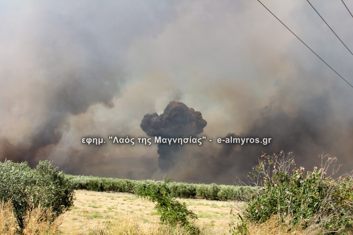 Το κλειστό Αλμυρού έτοιμο να δεχθεί όσους εκκενώνουν τις περιοχές Μικροθηβών και Νέας Αγχιάλου – Αλλεπάλληλες οι εκρήξεις στις Μικροθήβες