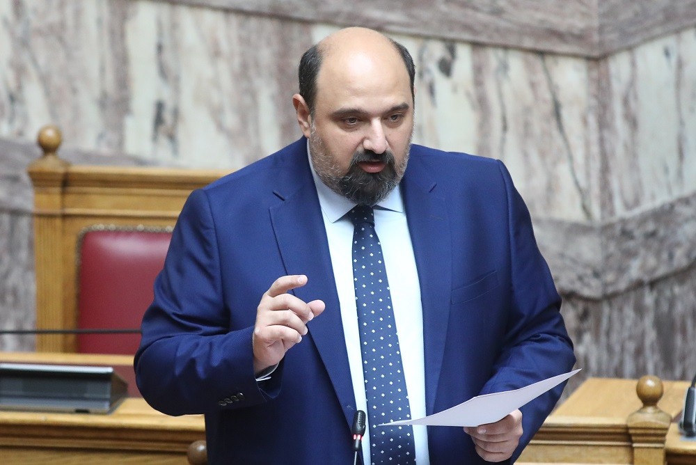 Χρ. Τριαντόπουλος στη Βουλή: Το σχήμα της στεγαστικής συνδρομής θα βελτιωθεί και θα προσαρμοστεί στα νέα δεδομένα