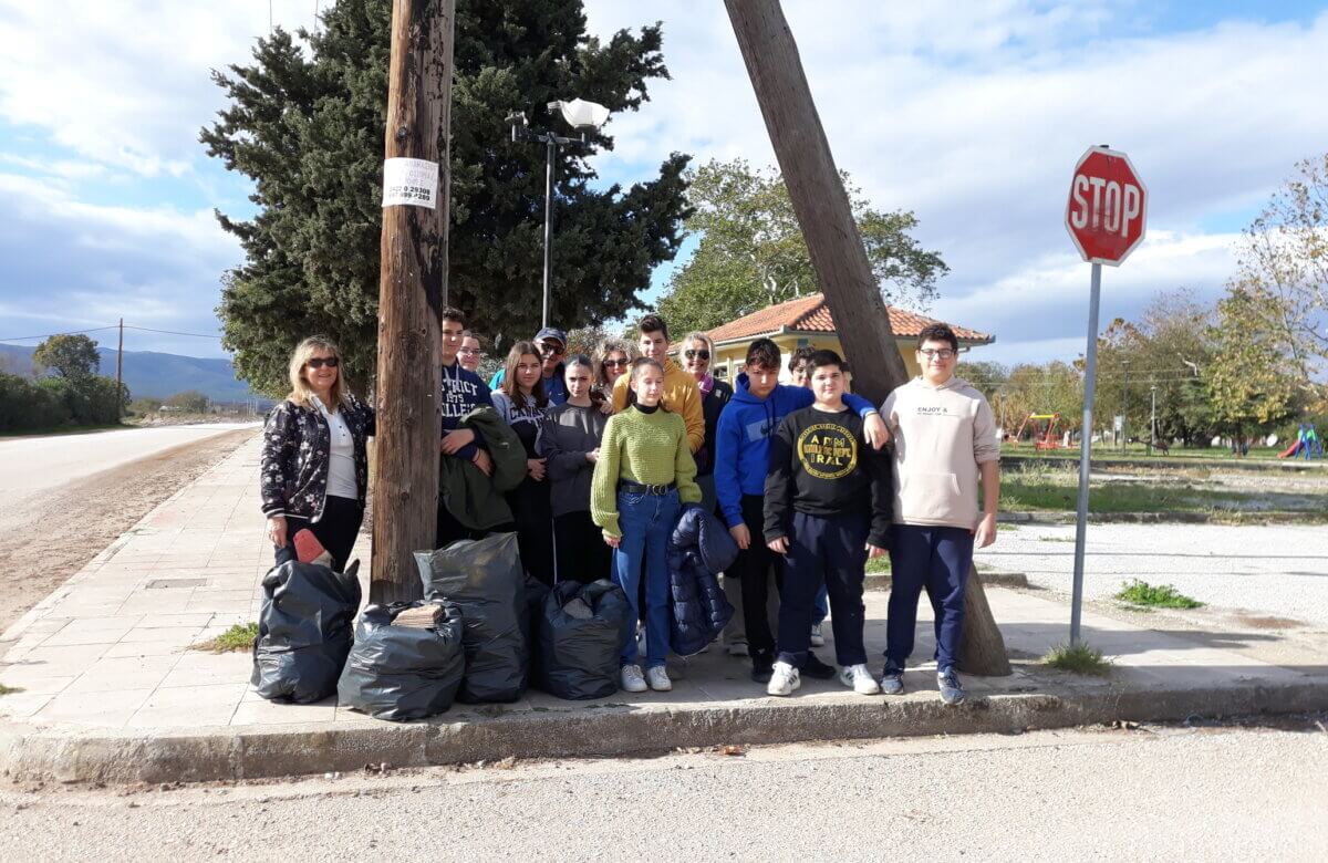 Εθελοντική δράση καθαρισμού από μαθητές-εκπαιδευτικούς του Γυμνασίου-Λ.Τ. Ευξεινούπολης