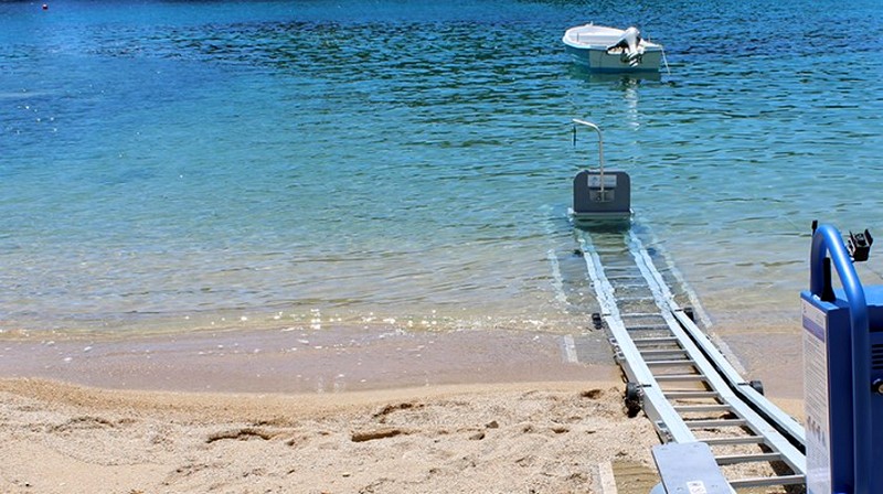 Μηχανισμός πρόσβασης στη θάλασσα για ΑμΕΑ σε τέσσερις παραλίες του Δήμου Αλμυρού