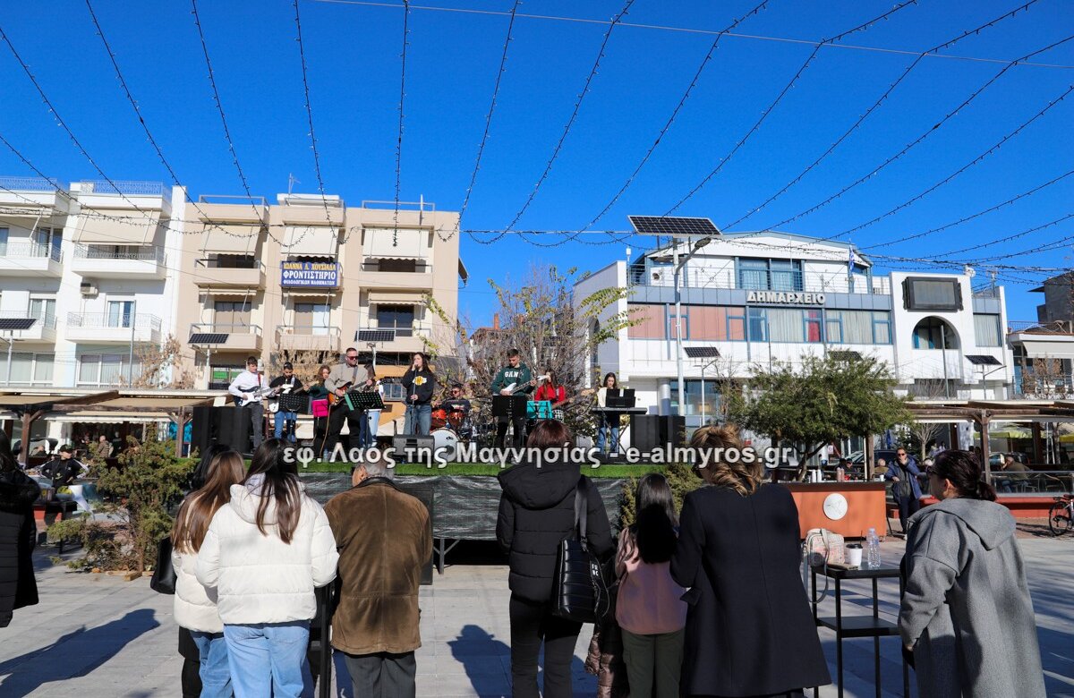 Μικροί και μεγάλοι συμμετείχαν στο street party στην κεντρική πλατεία