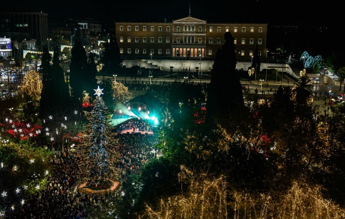 Ένας άγγελος στην Χριστουγεννιάτικη Αθήνα – Γράφει ο Τρ. Σπανός