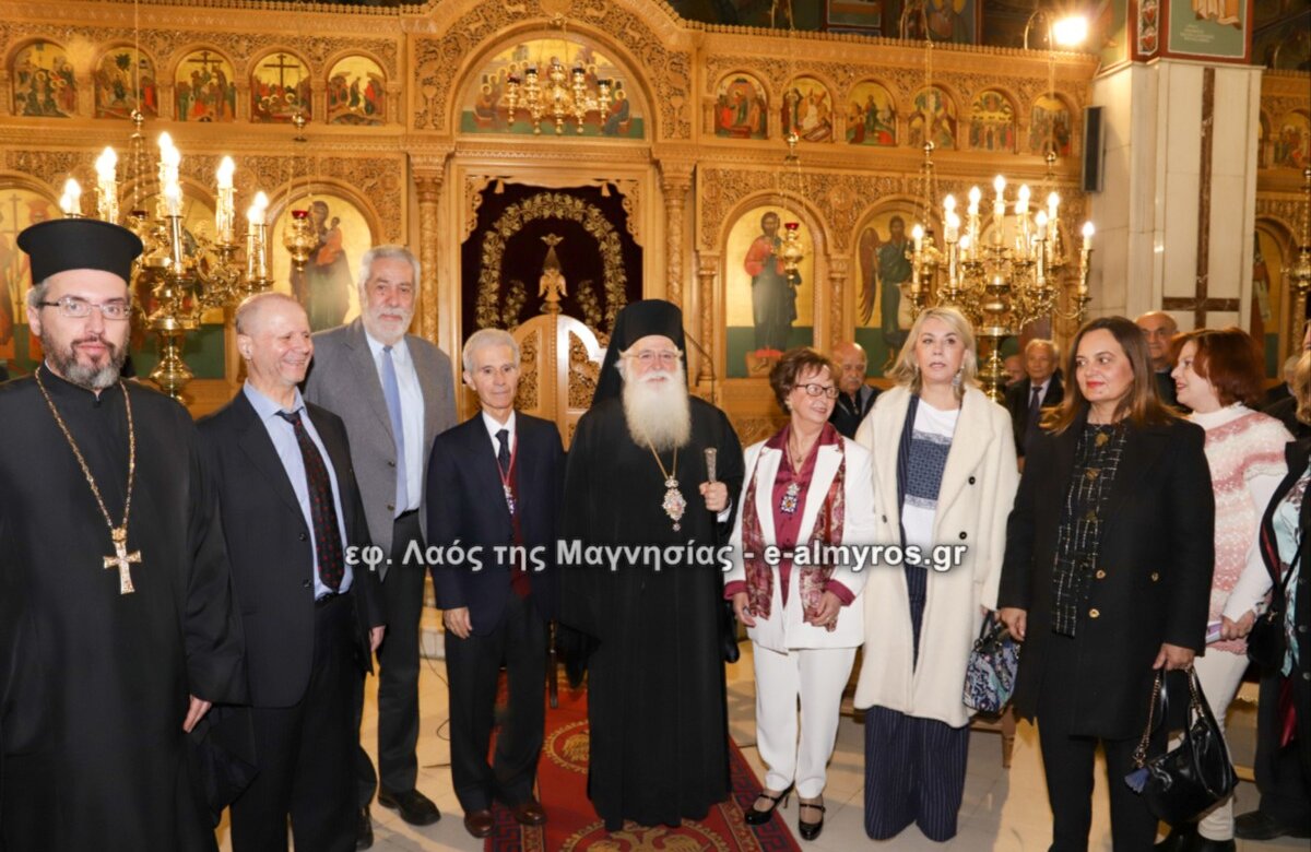 Χρυσός Σταυρός μετά Τιμητικού Διπλώματος  στην Χρυσούλα Κοντογεωργάκη και τον Νικόλαο Κούργια