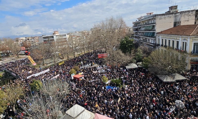 Τέμπη: Φωτογραφίες και βίντεο από τις θεσσαλικές πόλεις