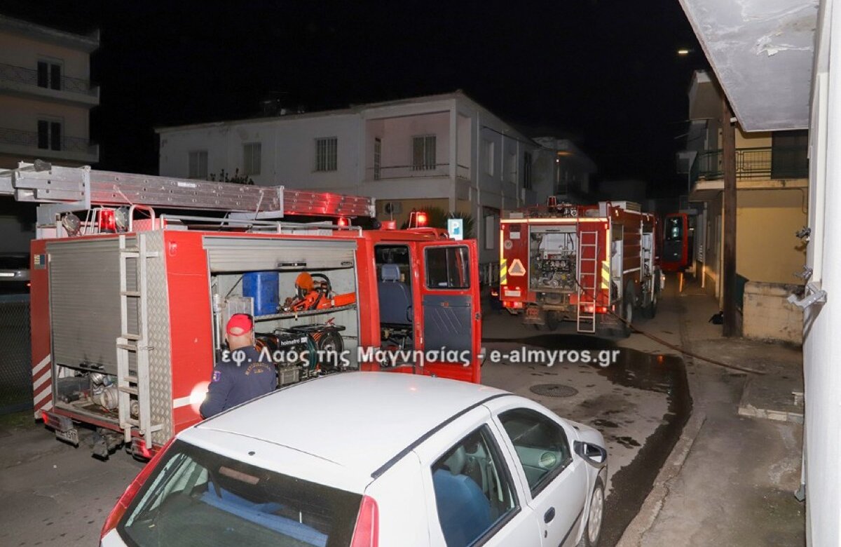 Τροχόσπιτο τυλίχθηκε στις φλόγες