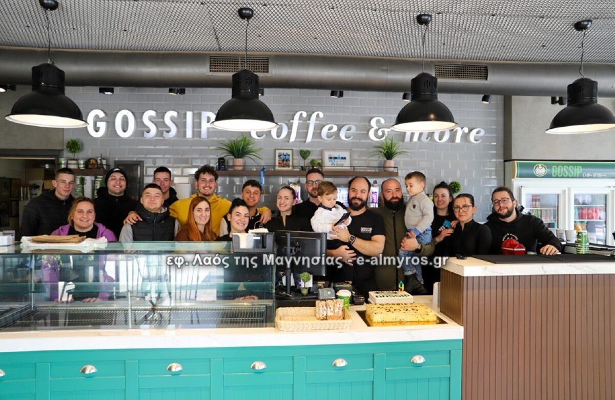 Ιδιοκτήτες και προσωπικό του Gossip coffee & more  έσβησαν τα κεράκια για τα 9 χρόνια λειτουργίας