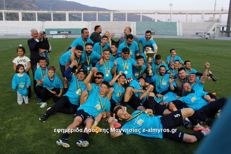 Οι πανηγυρισμοί του Ρήγα και η απονομή του τροπαίου στους νέους κυπελλούχους