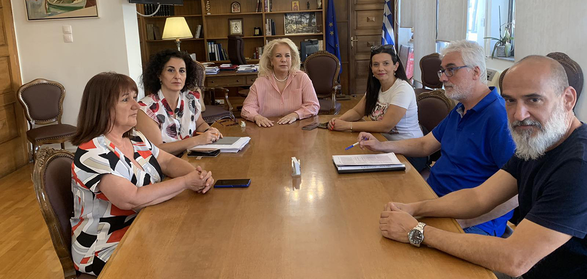 Συνάντηση της Άννας-Μαρίας Παπαδημητρίου για την προστασία των καταναλωτών από την αισχροκέρδεια στα καύσιμα