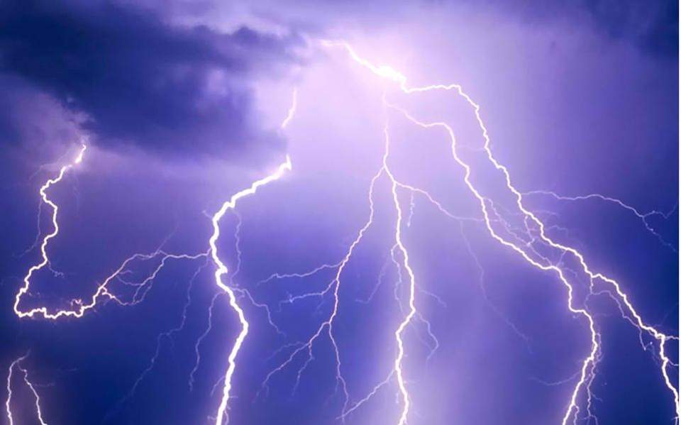 Πρόσκαιρη επιδείνωση καιρού με καταιγίδες στην κεντρική Ελλάδα
