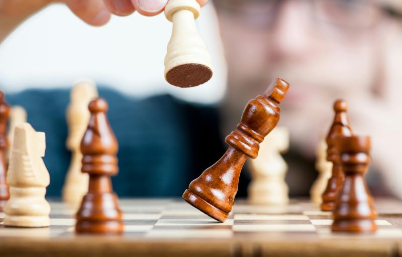 Σκάκι για εφήβους και παιδιά στην κεντρική πλατεία Αλμυρού
