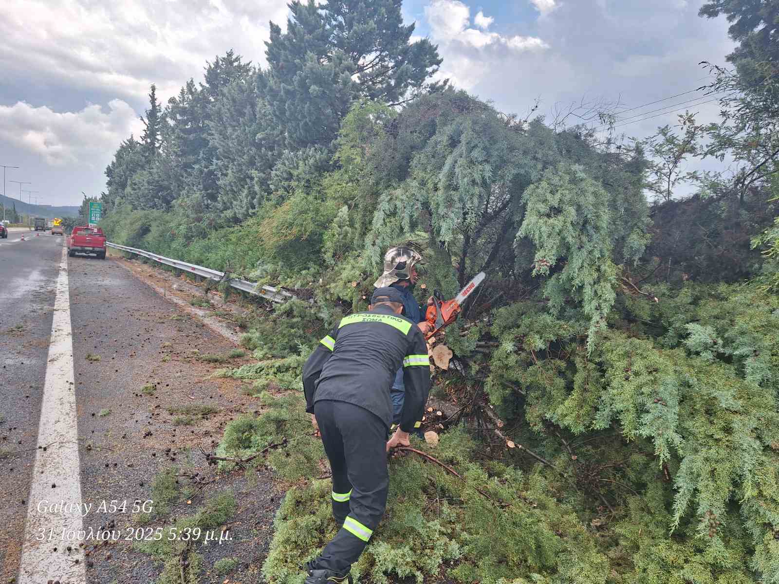 Ανεμοστρόβιλος προξένησε ζημιές στην περιοχή των ΣΕΑ Αλμυρού