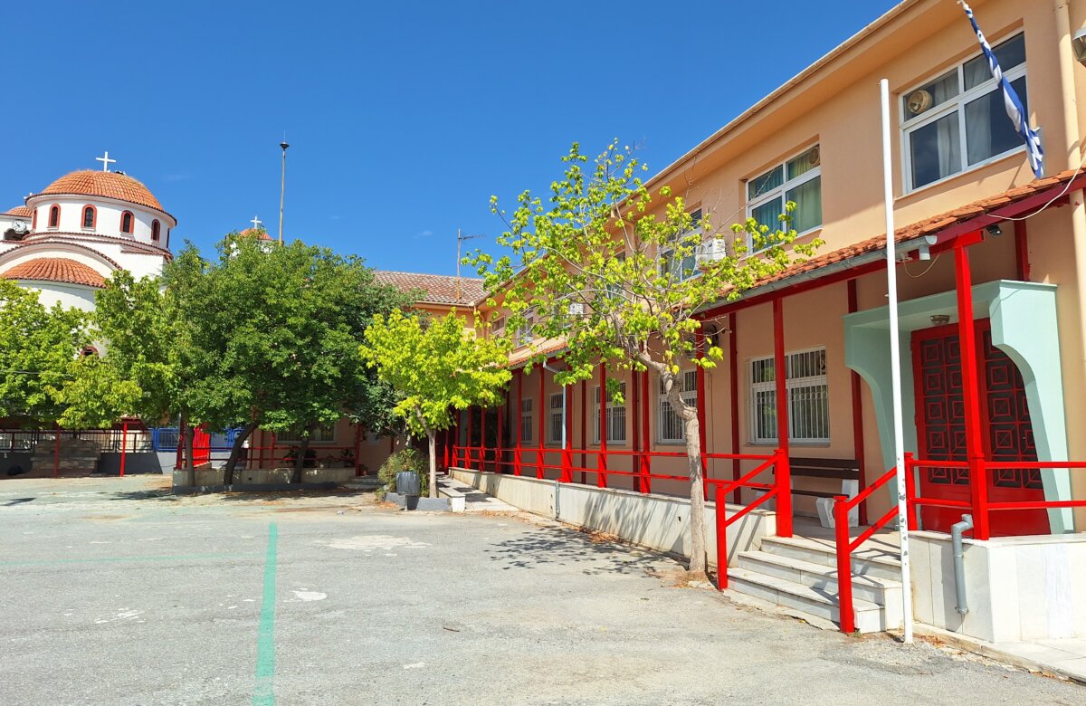 Καλλωπισμοί στο Δημοτικό Σχολείο Ευξεινούπολης – Μήνυμα Δημοτικής Αρχής