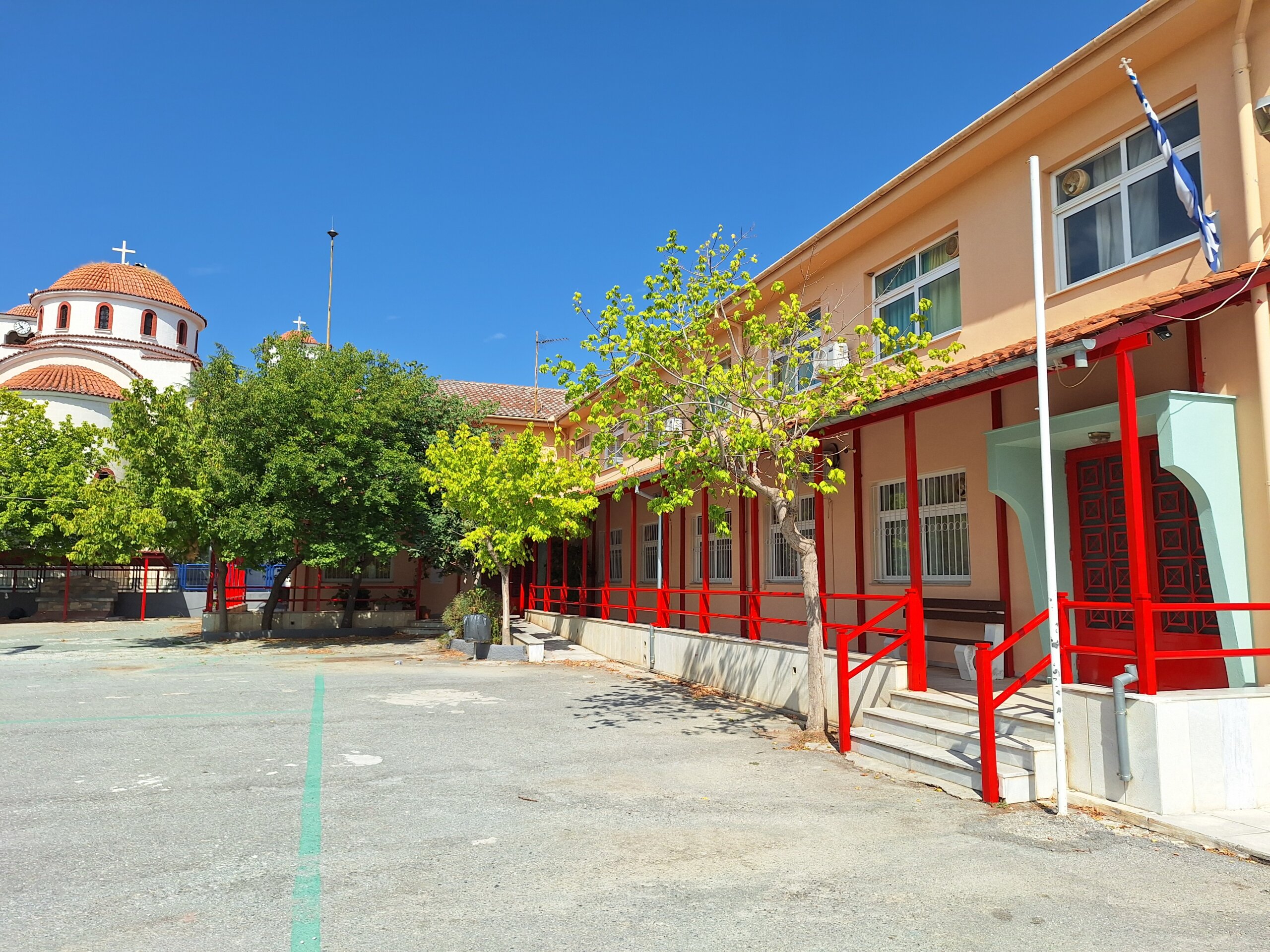 Καλλωπισμοί στο Δημοτικό Σχολείο Ευξεινούπολης – Μήνυμα Δημοτικής Αρχής