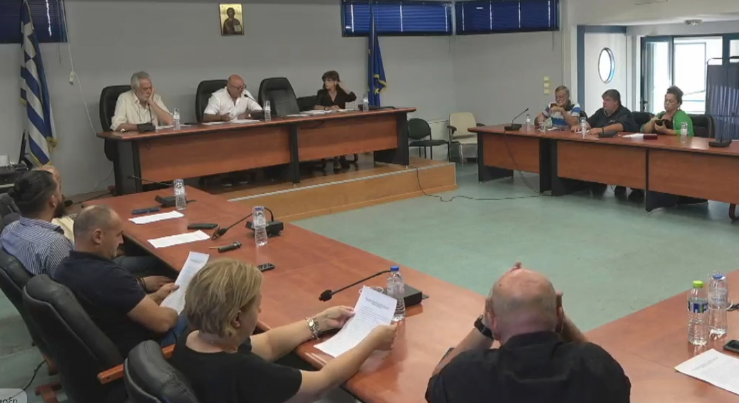 Ένταση στο Δημοτικό Συμβούλιο – Λύση με ψυχαγωγικά παίγνια για τον χώρο του Λούνα Παρκ