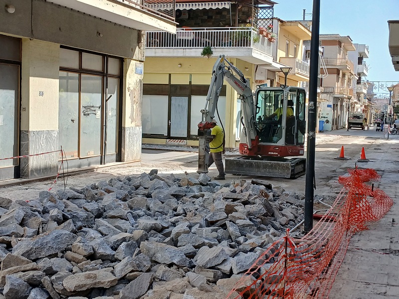 Εργοτάξιο η Ερμού για τις αναπλάσεις του open mall