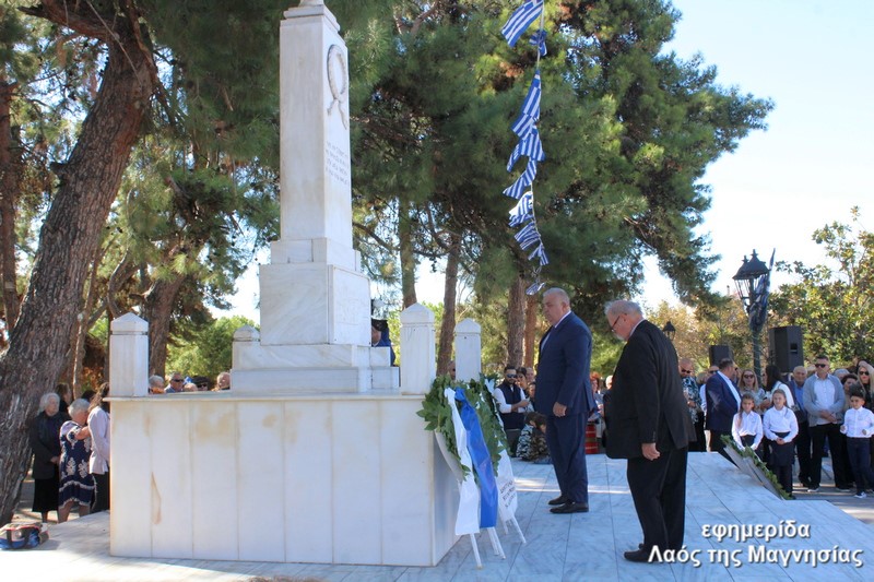 Νέα Αγχίαλος: Η κατάθεση στεφάνων στο Ηρώον – φωτορεπορτάζ