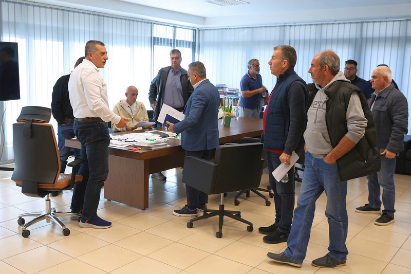 Επιστολή Κουρέτα για αναθεώρηση της νομοθεσίας αδειοδότησης σταβλικών εγκαταστάσεων