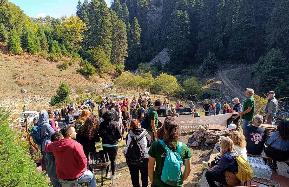 Ηχηρό το «Όχι» στην Όθρυ – Πλήθος πολιτών στην πορεία αλληλεγγύης κατά των Ανεμογεννητριών