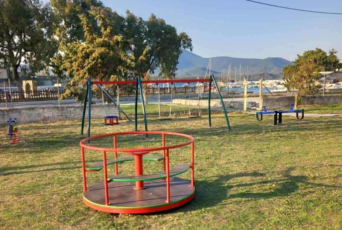 Ανακαινίστηκε η παιδική χαρά στο Αχίλλειο