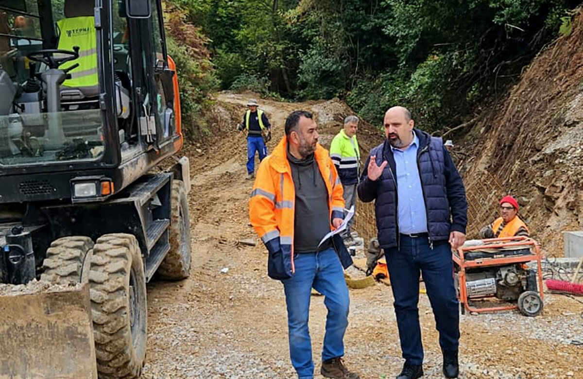 Χρ. Τριαντόπουλος: Προχωρά το μεγάλο έργο οδικής αποκατάστασης μετά το “Daniel” – Έτοιμο σε λίγες μέρες το 77% των σημείων αποκατάστασης στο Δήμο Ρ. Φεραίου