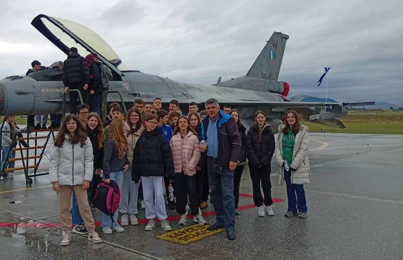 Επίσκεψη μαθητών του Γυμνασίου-Λυκειακών Τάξεων Ευξεινούπολης στην 111 Πτέρυγα Μάχης