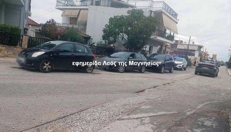 Καραμπόλα τριών αυτοκινήτων στον Αλμυρό