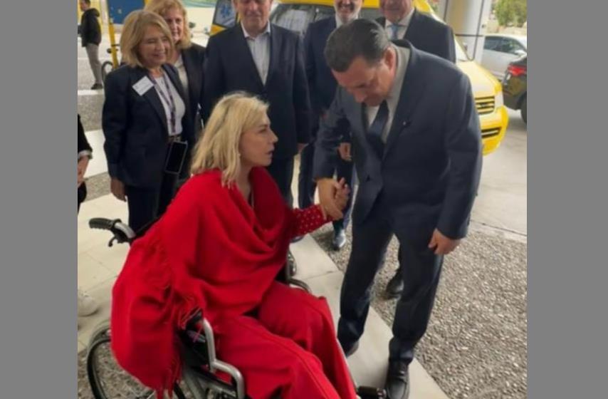 Η Ζέττα Μακρή με τον Άδωνι Γεωργιάδη στο νοσοκομείο του Βόλου 