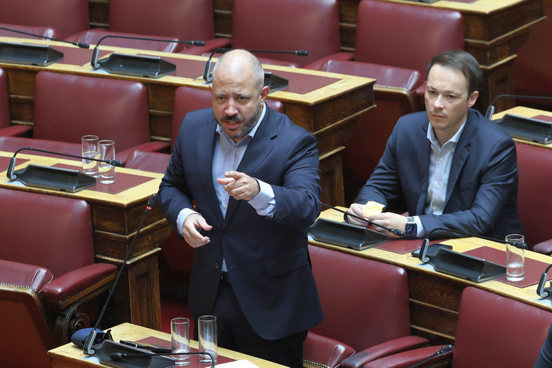 Μεϊκόπουλος: «Πόσο ασφαλής είναι η γειτνίαση μονάδας LNG με την 111ΠΜ;»