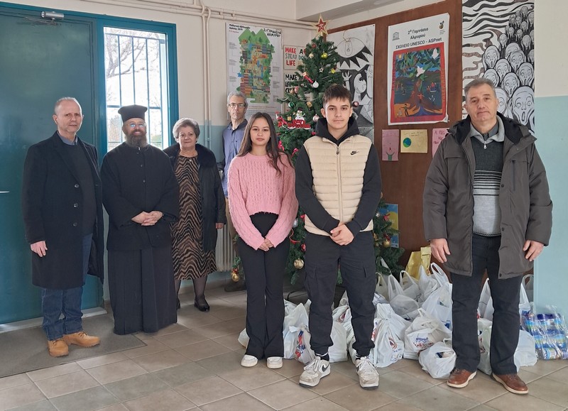 Προσφορά αγάπης του 2ου Γυμνασίου Αλμυρού στο Κοινωνικό Παντοπωλείο