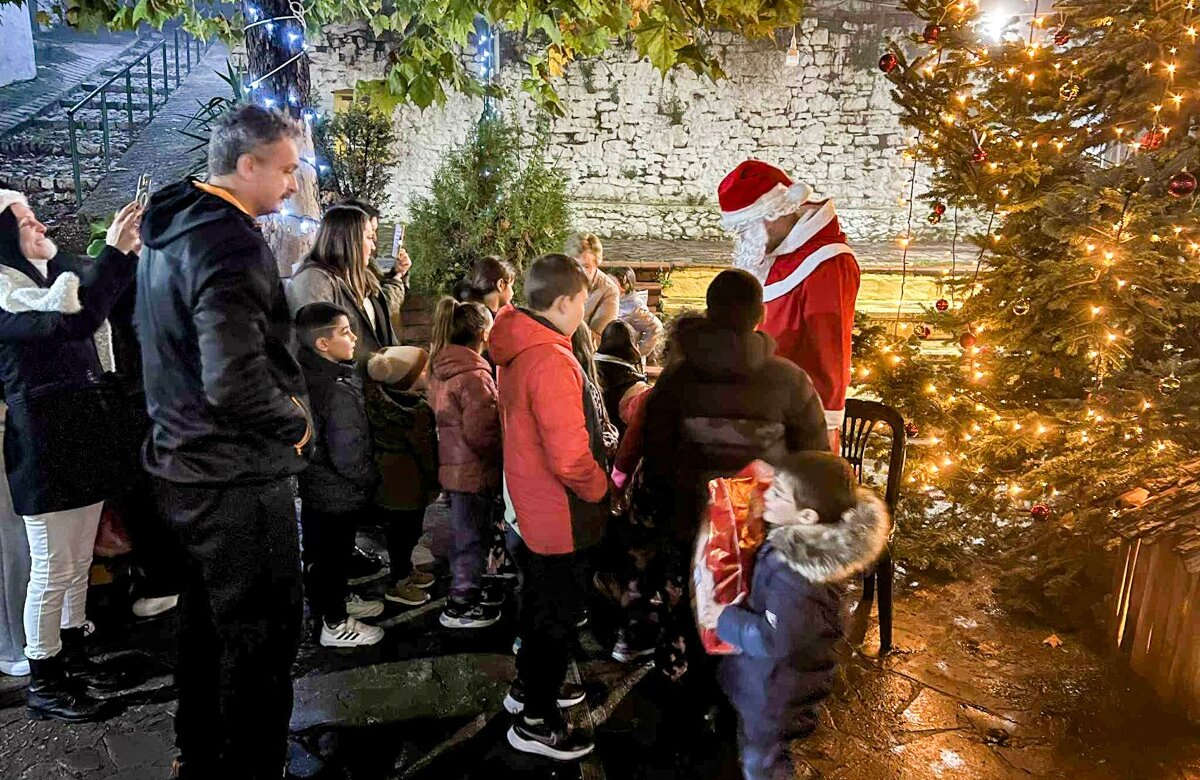 Φωτιές, κεράσματα και χορός στην Χριστουγεννιάτικη γιορτή της Ανάβρας