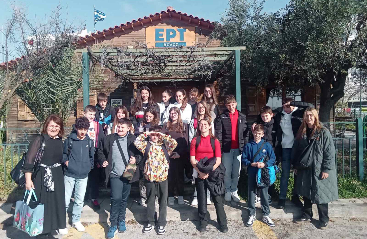 Η χορωδία του Γυμνασίου – Λ.Τ. Ευξεινούπολης σκόρπισε χαμόγελα και μηνύματα ελπίδας τα Χριστούγεννα