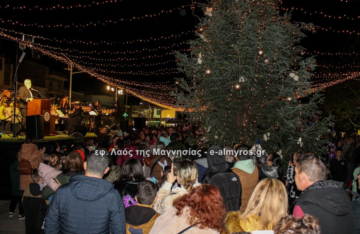 Εικόνες από την μεγάλη γιορτή φωταγώγησης του Χριστουγεννιάτικου Δέντρου στον Αλμυρό