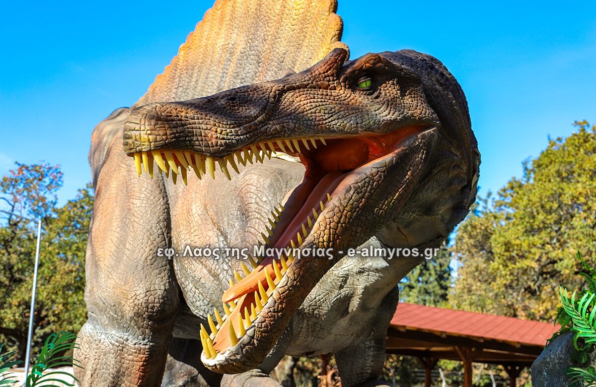 Εντυπωσιάζει τους επισκέπτες το περιβαλλοντικό πάρκο δεινοσαύρων στο Κουρί