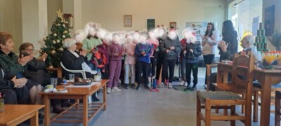 Μικροί μαθητές σκόρπισαν χαμόγελα και ζεστασιά στο ΚΗΦΗ Ν. Αγχιάλου