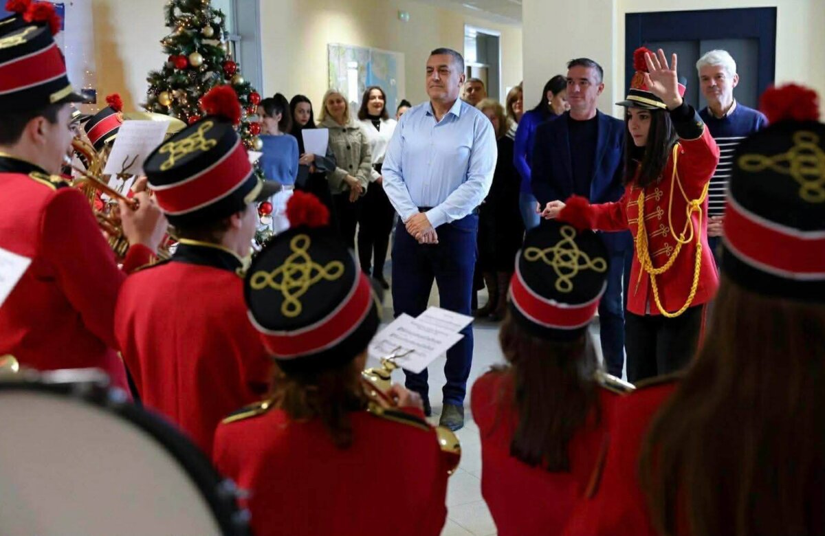 Στην Περιφέρεια Θεσσαλίας και το στρατόπεδο Γεωργούλα η φιλαρμονική του Δήμου Αλμυρού