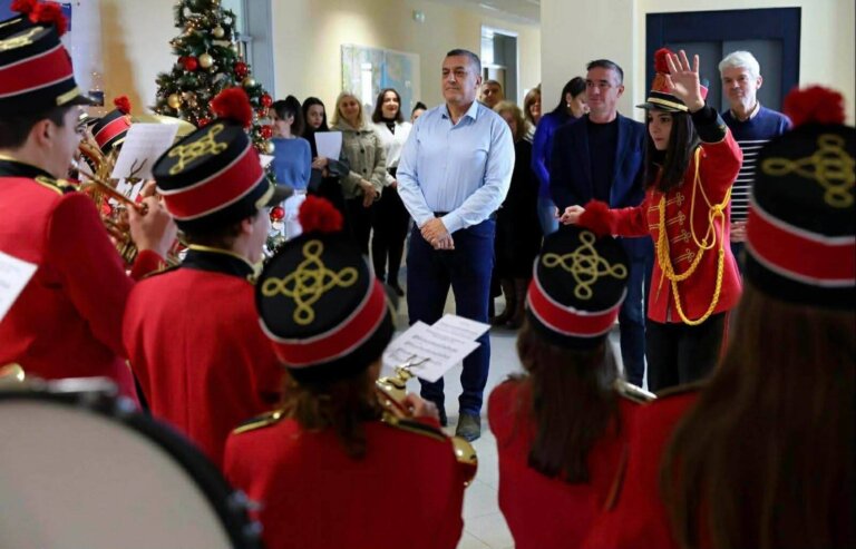 Στην Περιφέρεια Θεσσαλίας και το στρατόπεδο Γεωργούλα η φιλαρμονική του Δήμου Αλμυρού