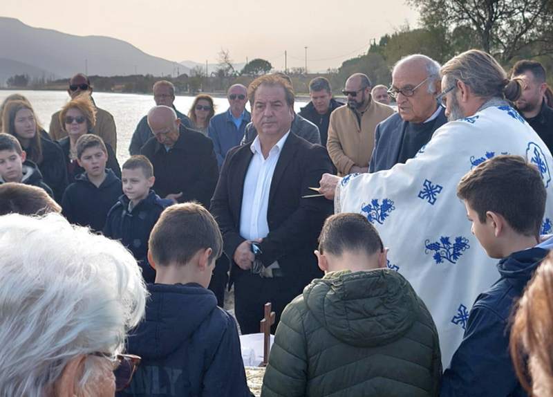 Αρκετοί κάτοικοι του Πλατάνου στο Χοροστάσι για τον Καθαγιασμό των Υδάτων