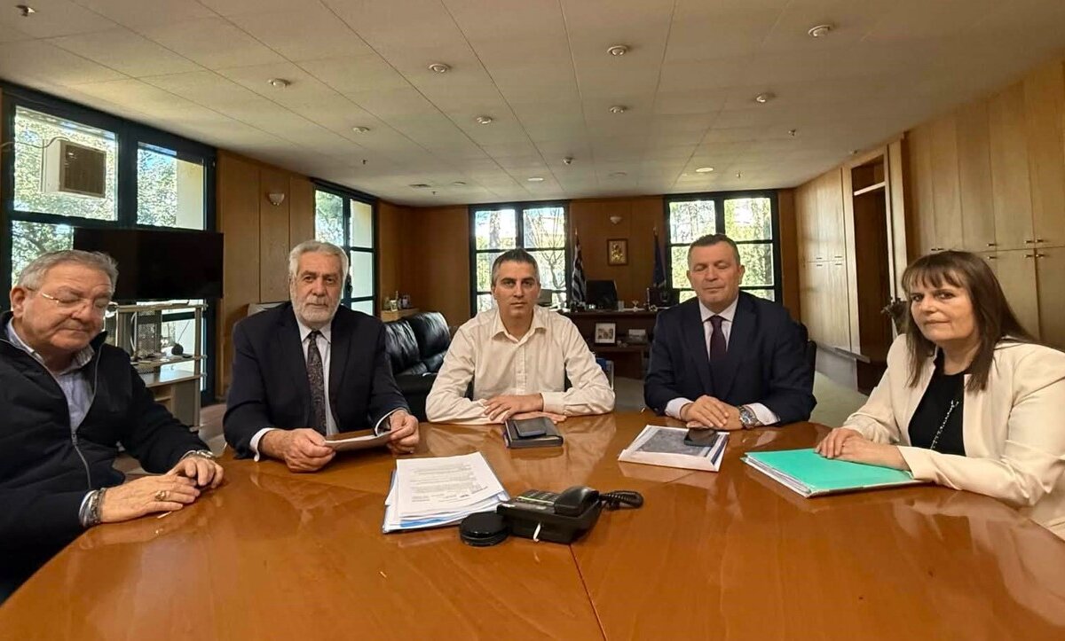 Συνάντηση εργασίας με τον Υπουργό Υποδομών για αποκατάσταση οδικού δικτύου στην Αμαλιάπολη