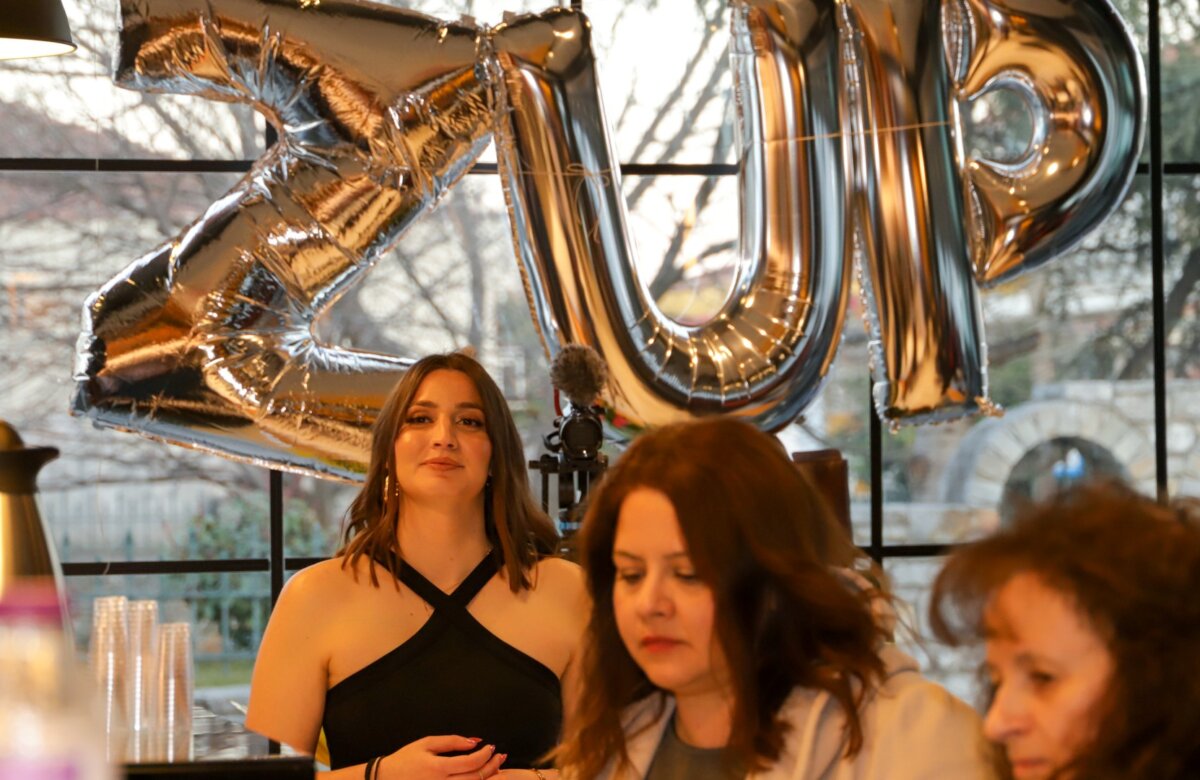 Γεμάτες γουλιές… γεμάτες αγκαλιές στα εγκαίνια του ZUP cafe