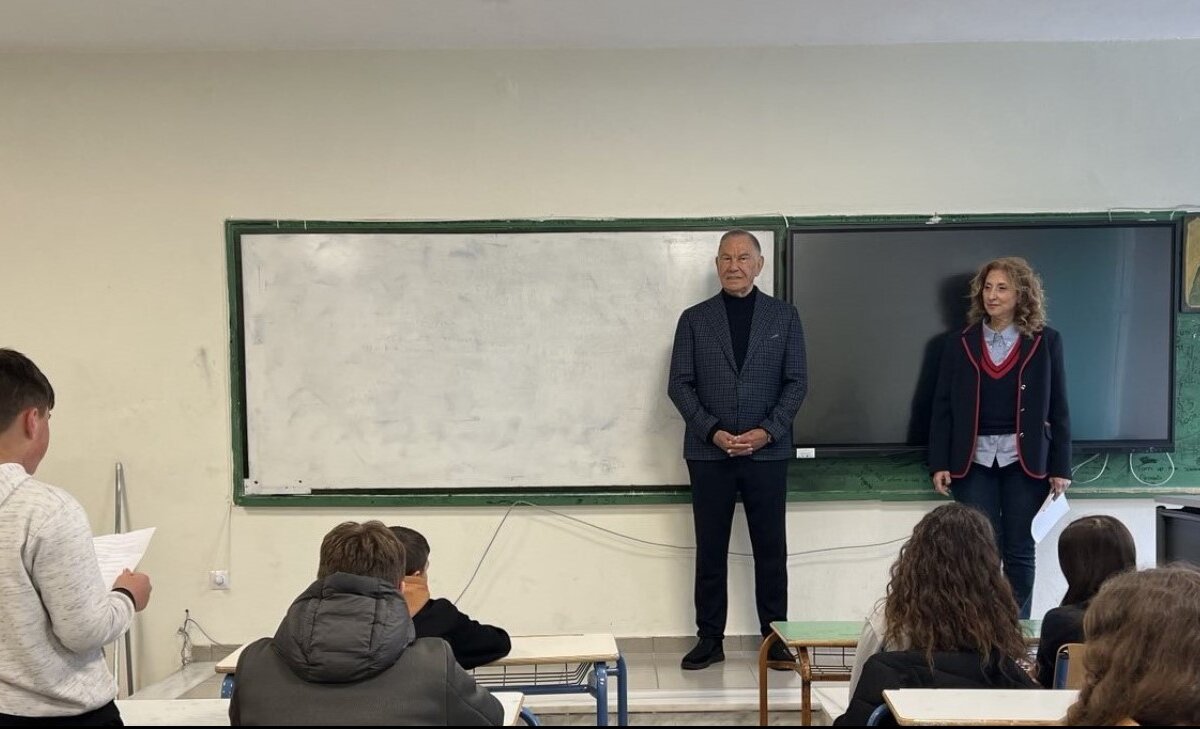 Επίσκεψη του κ. Πάρη Δράγνη στο Γυμνάσιο Νέας Αγχιάλου