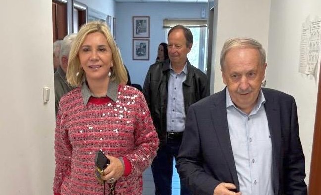 Η Ζ. Μακρή με την διοίκηση και τους εργαζομένους της ΕΒΟΛ