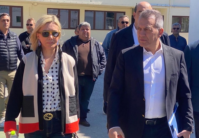 Η Ζ. Μακρή με τον Γ. Βρούτση στο Ν. Πήλιο